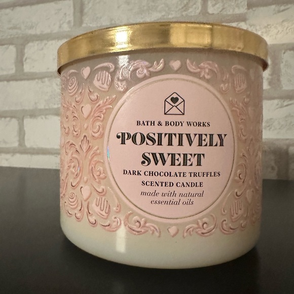 Bath & Body Works Positively Sweet 3-Wick Candle – Dark Chocolate Truffles - Picture 1 of 2